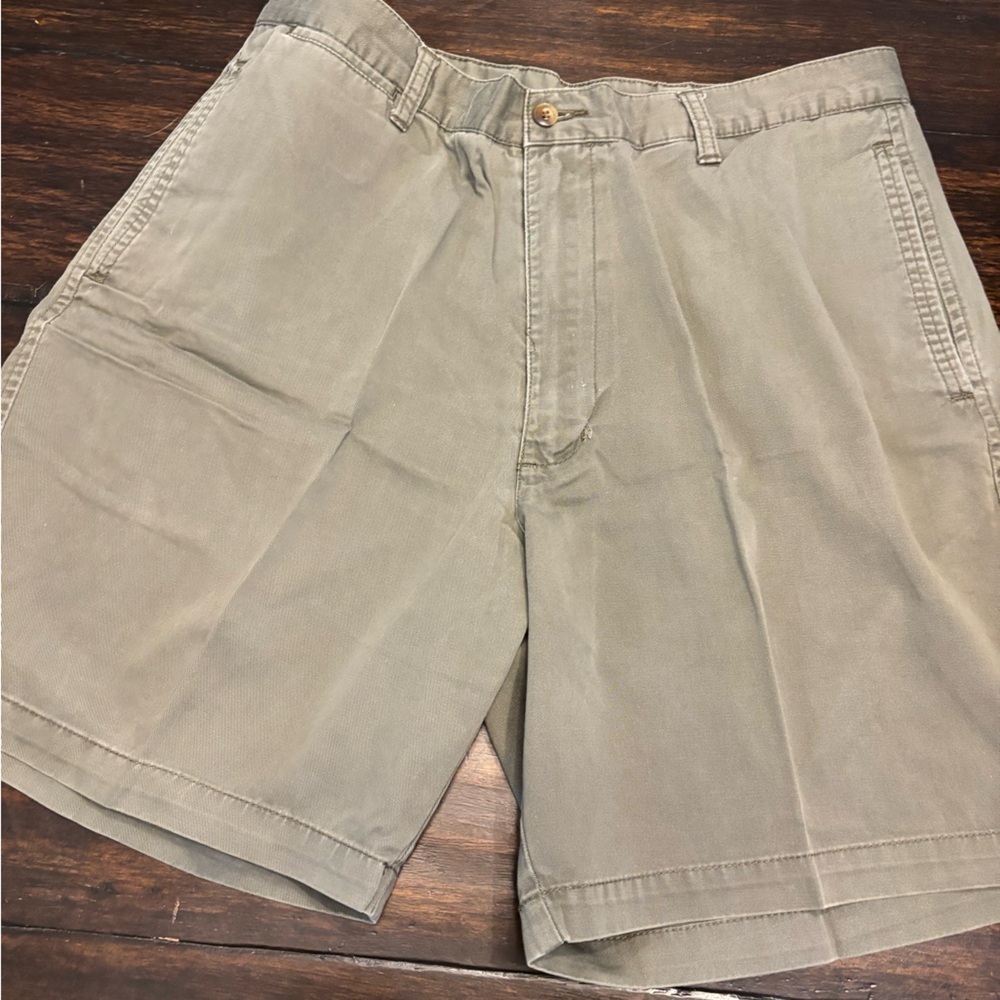 Dockers Men's Gray Flat Front Shorts size 36